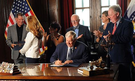 Parson Signs Sb 63 Drug Monitor Program Bill Jefferson City News Tribune