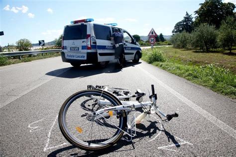 Incidente Mortale Cesena Ciclista Investito E Sbalzato Dal Sellino In