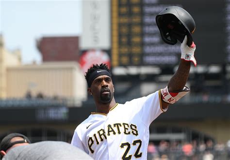 On Day Andrew Mccutchen Gets 2 000th Hit Pirates Complete Series Win