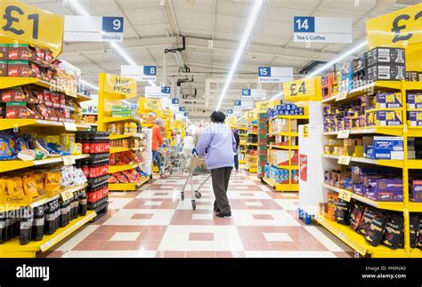 Tesco Aisle Fotos Und Bildmaterial In Hoher Aufl Sung Alamy