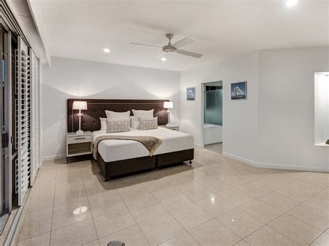 Yacht Harbour Towers Bedrooms Bathrooms Hamilton Island