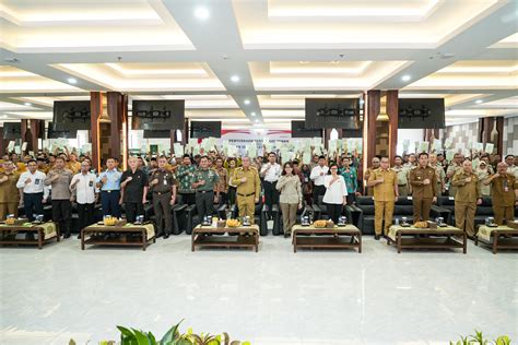 Presiden Jokowi Serahkan Juta Sertifikat Tanah Sekaligus Launching