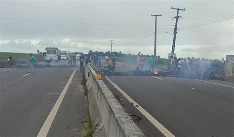 Moradores liberam rodovia após protesto por morte de mulher na AL 220