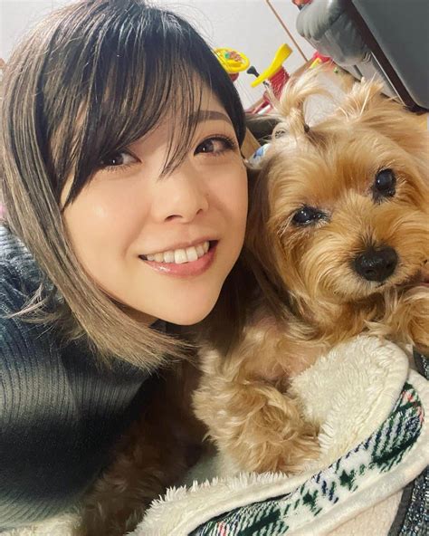 小川麻琴さんのインスタグラム写真 小川麻琴instagram「チョコくん久しぶり🤭 ️ 実家で 年越し 愛犬」12月30日 18