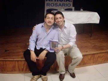 Coppia Gay Adotta Bambina Con Hiv Che Era Stata Rifiutata Da Famiglie