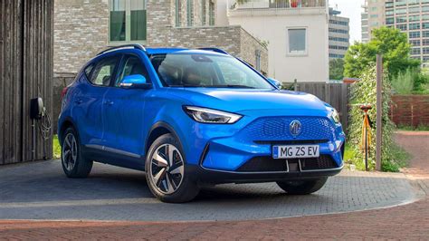 Mg Motor Uk Zs Ev Hatchback Kw Trophy Connect Ev Long Range Kwh Dr