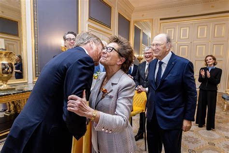 Koningspaar Onderscheidt Janine Van De Ende Met Erekruis Blauw Bloed