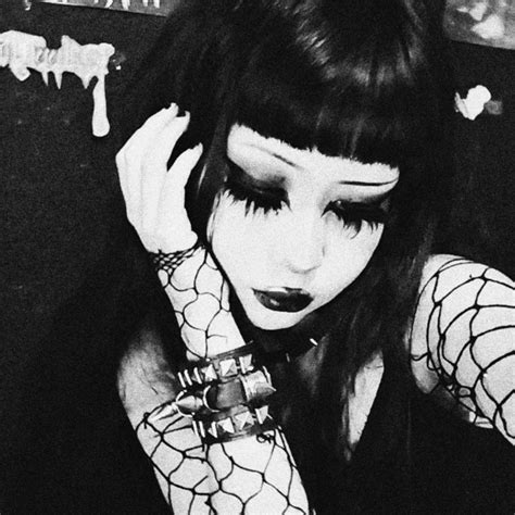 Gothsitaa On Ig Poses De Fotografía De Mujer Subcultura Gótica Chicas Góticas