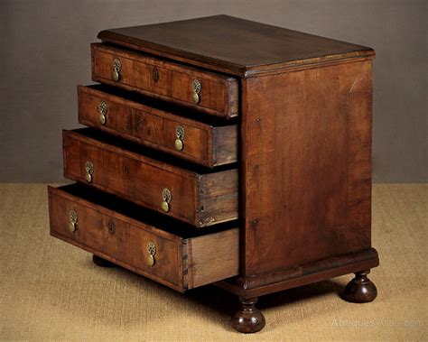 Small Walnut Chest Of Drawers C Antiques Atlas