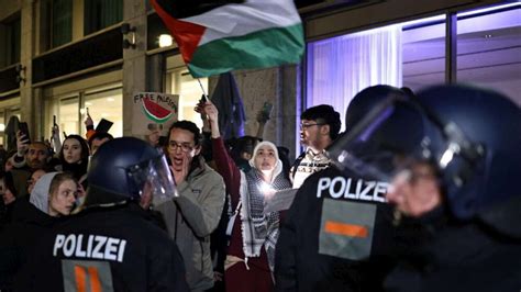 Fotogallery Berlino Scontri Alla Manifestazione Pro Palestina 65