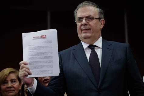 Celebran en Morena permanencia de Ebrard