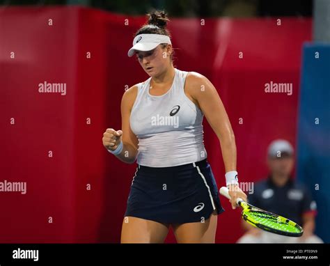 Dolehide tennis hi-res stock photography and images - Alamy