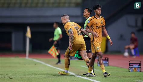 Foto Debut Manis Radja Nainggolan Di BRI Liga 1 Bhayangkara FC Raih