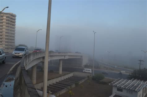 Forte Neblina Impede Voos E Decolagens Em Aeroporto