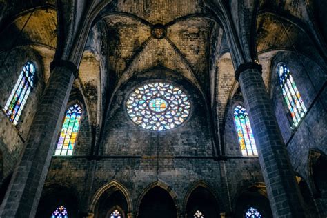 Inside the Basilica de Santa Maria del Mar in Barcelona | Free Stock Image - Barnimages