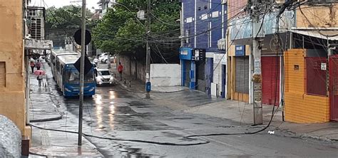 Veja V Deo Ventos Fortes Derrubam Fia O Na Boca Do Rio Em Salvador