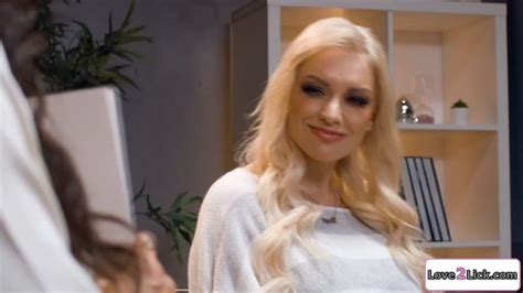 My Milf Shrink Offers Her Pussy To Me For My First Time Lick Desomore