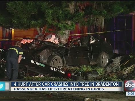 Car Crashes Into Tree In Front Of Bradenton Home