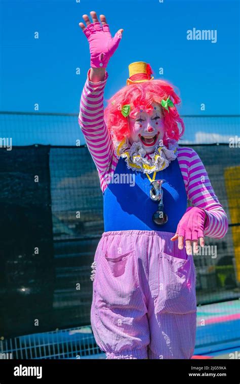 Tickles The Clown Waving Hello Stock Photo Alamy