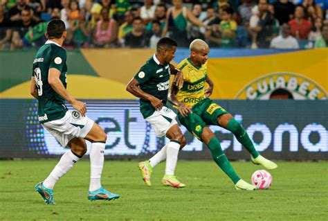 Cuiabá pressiona o Goiás mas fica no empate na Arena veja gols