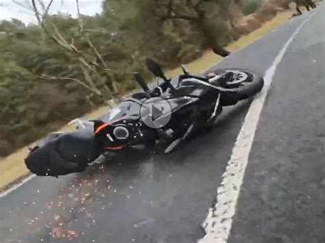 Honda Cbr R Crash Kurve Reifen Kalt Stra E Feucht Lack Verkratzt