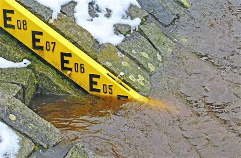 Hochwasser Pegelstände fallen wieder Ilmenau inSüdthüringen