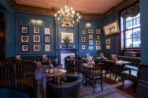 Hung Drawn And Quartered Cosy Pub In Tower Hill Designmynight