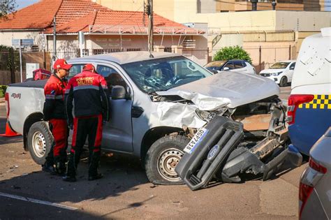 A caminho da maternidade camionete grávida invade consultório