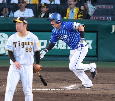 ＜神・d＞延長10回、牧は勝ち越しの2点適時三塁打を放つ（投手・石井）（撮影・大森 寛明） ― スポニチ Sponichi Annex 野球