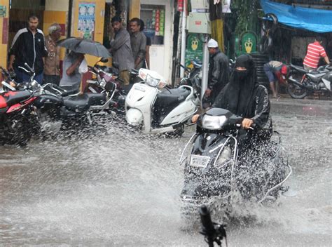 Andhra Pradesh Rain 8 Dead In Guntur 7000 People Evacuated Ibtimes