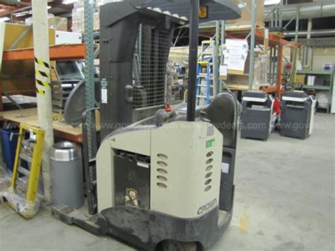 Crown RR5220 35 Narrow Aisle Electric Stand Up Rider 3500lb Reach Truck