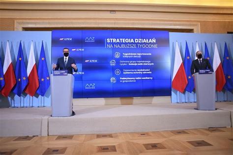 Konferencja Nowe Obostrzenia Na Sylwestra I Ferie O Kt Rej