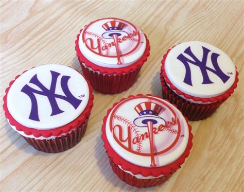 Pin By Danielle Zimmerman On Baseball Dessert Table Baseball Desserts