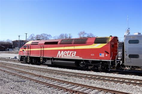 Metra Rock Metra 425 The Rock Island Heritage Unit Leads R Flickr