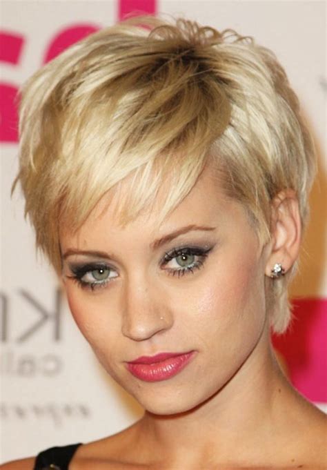 26 Most Flattering Short Hairstyles For Oval Faces