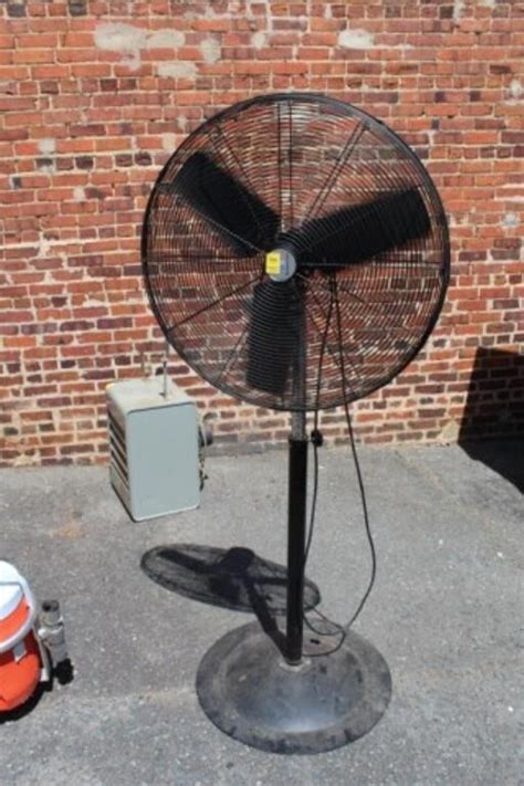 Large Floor Fan Pro | Live and Online Auctions on HiBid.com