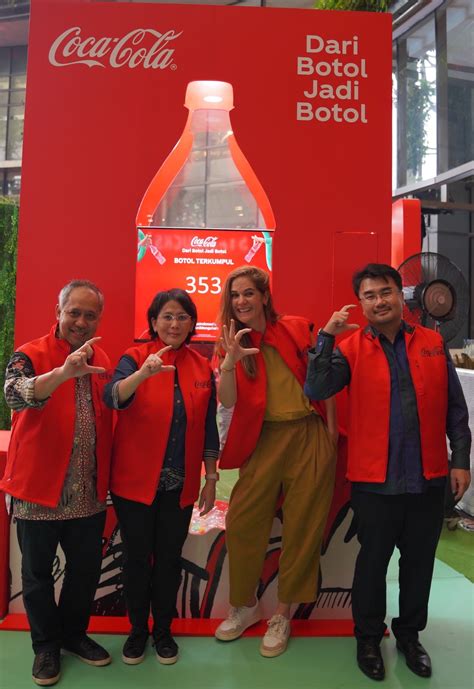 Dukung Ekonomi Sirkular Coca Cola Luncurkan Botol Persen Rpet Di