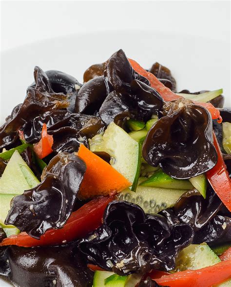 Салат из древесных грибов с овощами — Китайская кухня "Карефана"