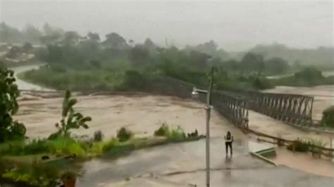 Huracán Fiona Graban El Momento En Que Las Inundaciones Arrastran Un