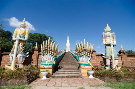 Exterior Del Templo De Phra Mahatat Kaen Nakhon En Khon Kaen Tailandia