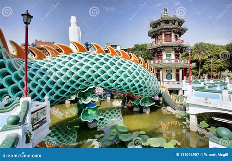 Lotus Lake in Kaohsiung,Taiwan Editorial Photography - Image of gateway ...