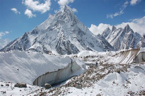 Despite the Danger, K2 Mountain Continue with Magnetizing Climbers ...