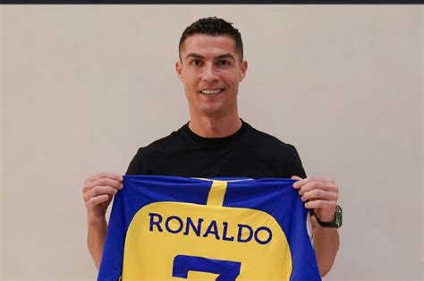 Resmi Gabung Al Nassr Cristiano Ronaldo Sah Jadi Manusia 3 Triliun Dan Cetak Rekor Termahal