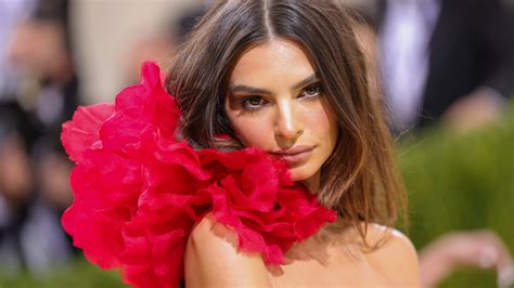 Emily Ratajkowski Just Shared Photos Of Her Son S Face For The First Time Glamour