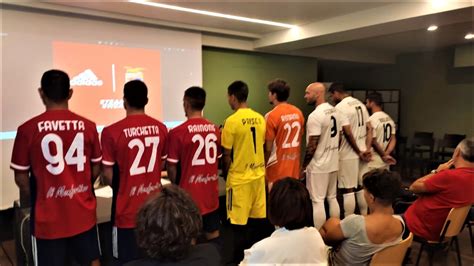 Presentazione Divise Da Gioco Della Casertana