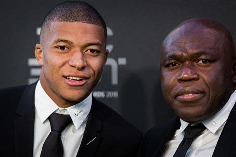 Photo Kylian Mbappé Et Son Père Wilfried Wilfrid Les Célébrités Arrivent à La Cérémonie