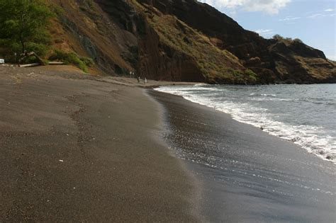 One'uli Black Sand Beach | Maui Guidebook