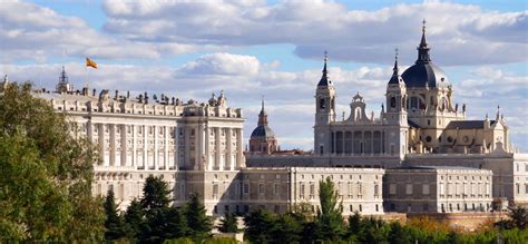 Palacio Real y Catedral de la Almudena, Madrid, Spain Study Abroad ...