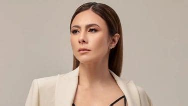 Foto Tampil Seksi Pakai Lingerie Wulan Guritno Bikin Warganet Ser