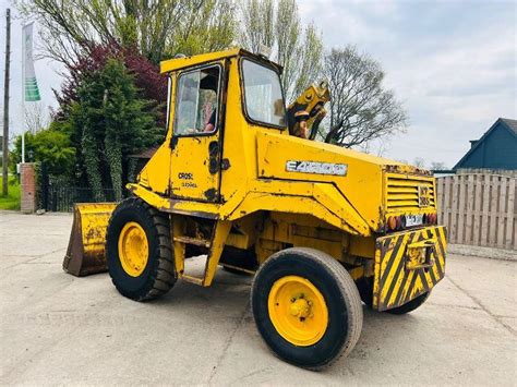 MUIR HILL F4000 LOADING SHOVEL C W BUCKET VIDEO